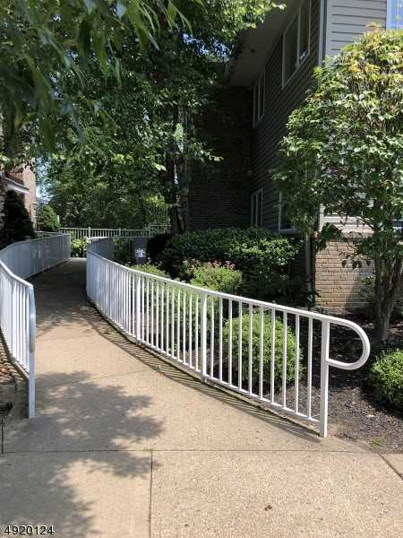 36 Wilshire Ter - Photo 2 of 11