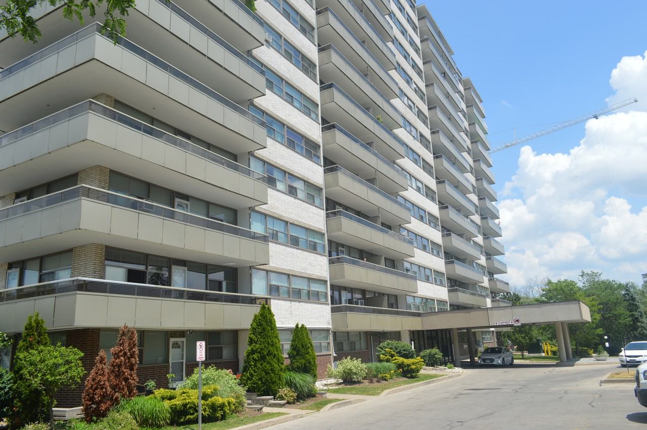 215 Glenridge Avenue, St. Catharines, ON L2T 3J7 1 Bedroom Apartment