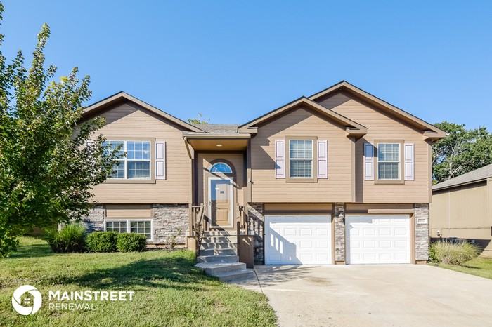 1502 Northwest Hilltop Lane, Grain Valley, MO 64029 5 Bedroom Apartment