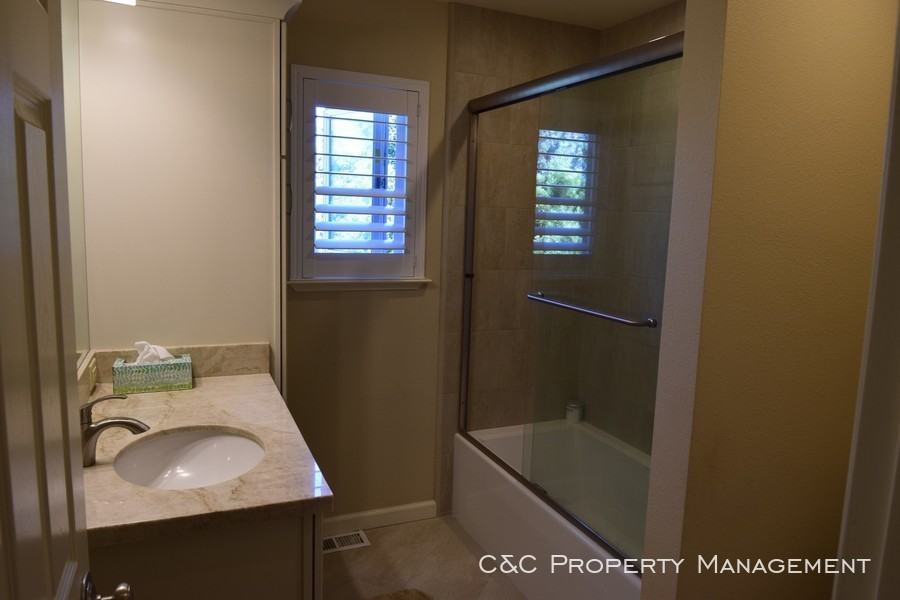 1137 Mescal St - Photo 3 of 8