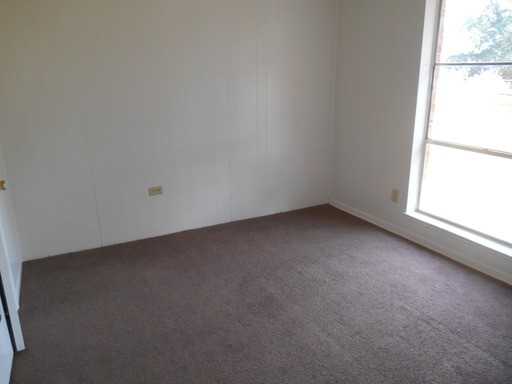 4104 NE 4th St - Photo 2 of 5