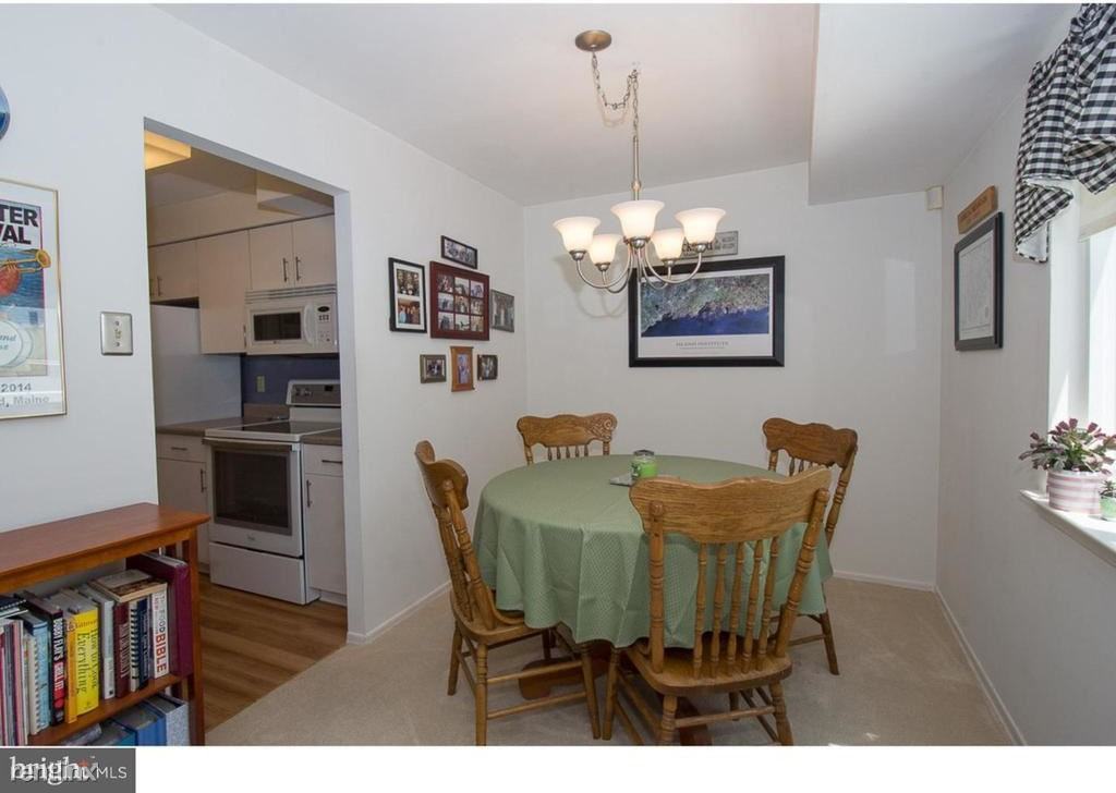 1720 Oakwood Terrace - Photo 3 of 12