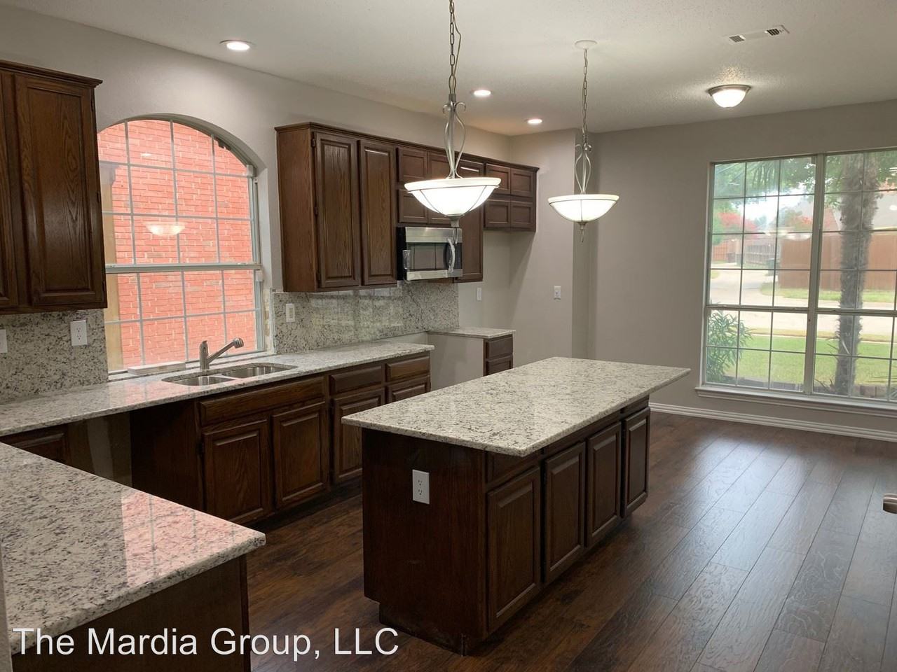 7733 Case Dr - Photo 2 of 8