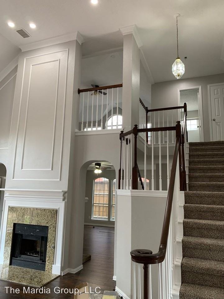 7733 Case Dr - Photo 3 of 8