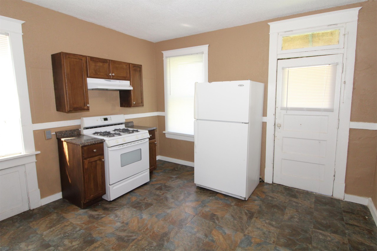 3543 Iowa Ave. - Photo 2 of 7
