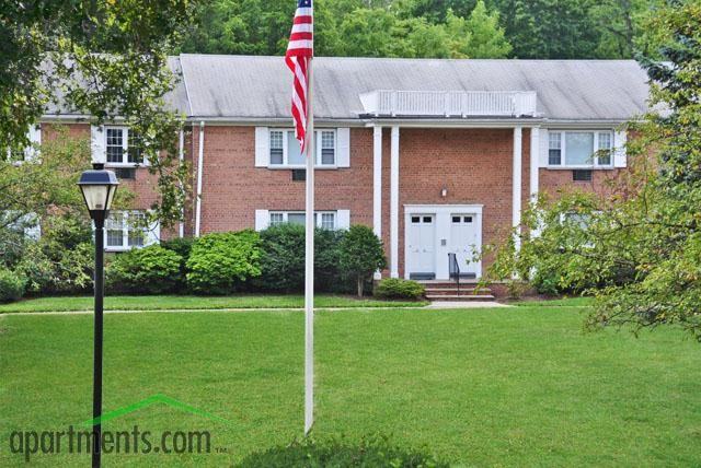 Rosedale Manor Apartments - Photo 2 of 7