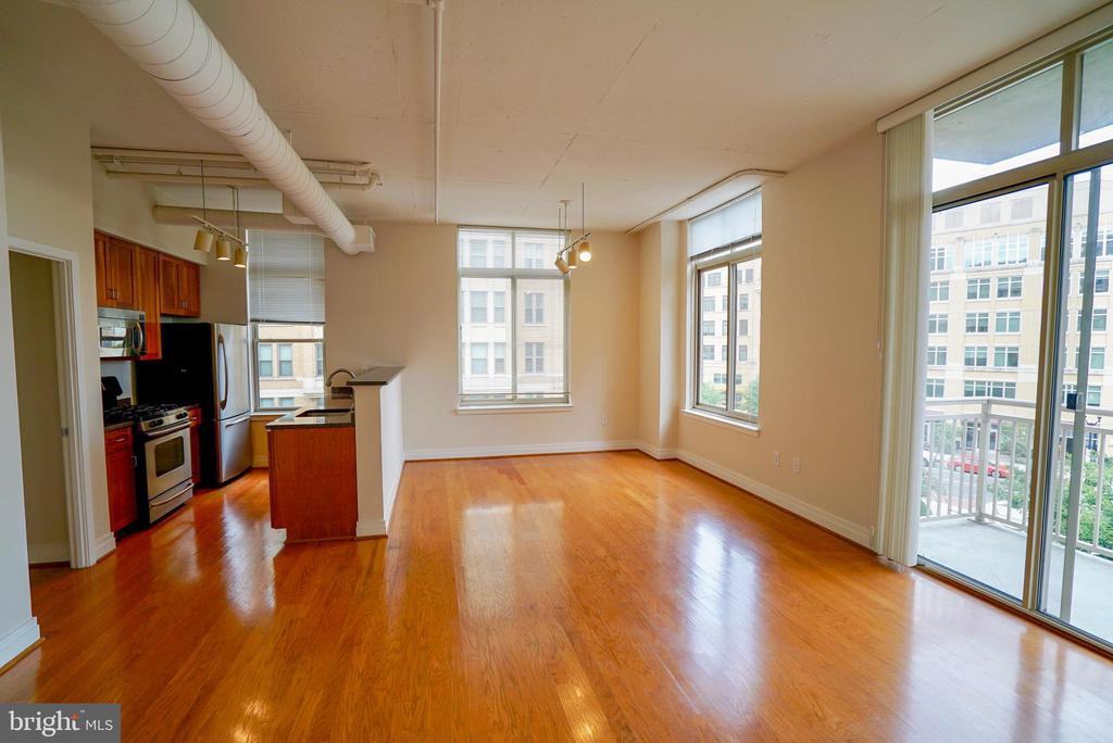 1205 N Garfield St 408 - Photo 2 of 24