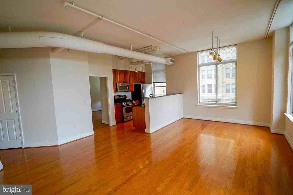 1205 N Garfield St 408 - Photo 3 of 24