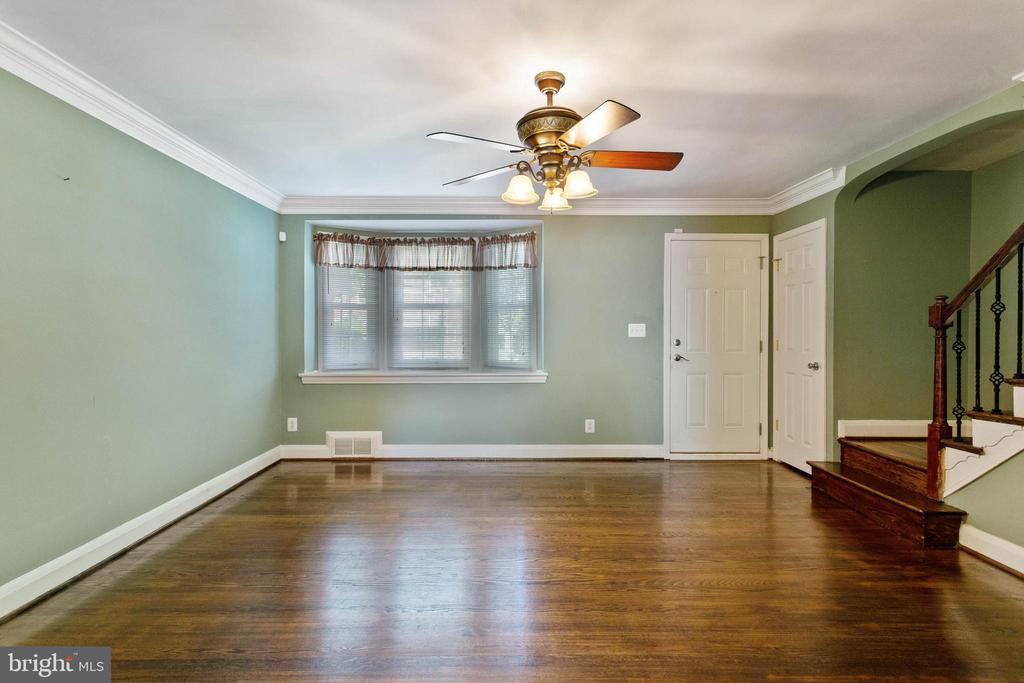 1249 Winston Ave - Photo 3 of 32