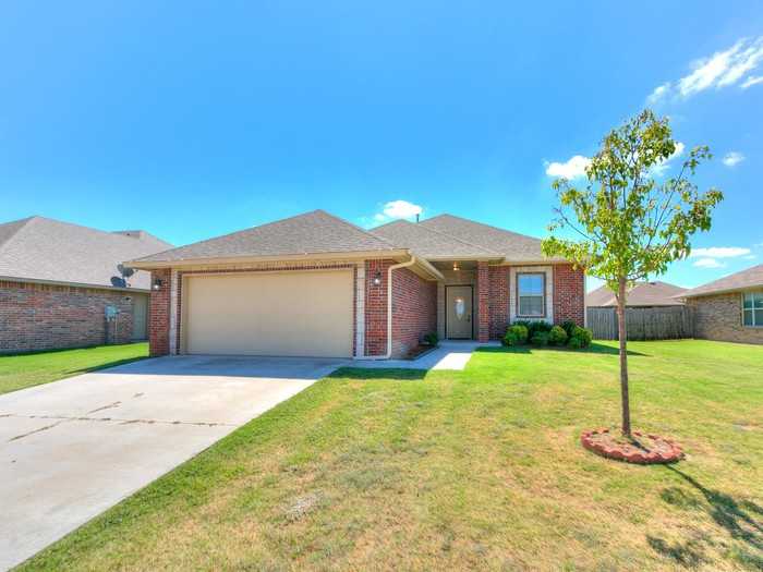 908 Southwest 12th Street - Photo 3 of 50