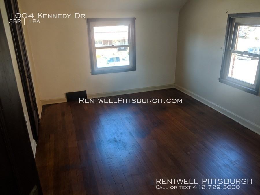 1004 Kennedy Dr - Photo 3 of 7