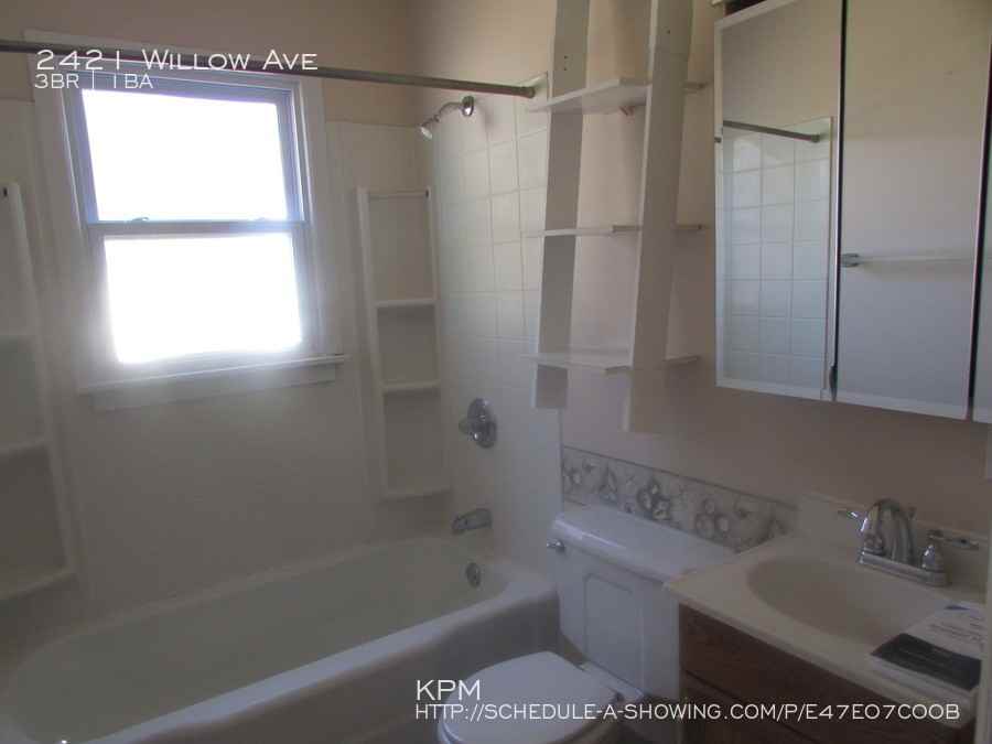 2421 Willow Ave - Photo 2 of 8