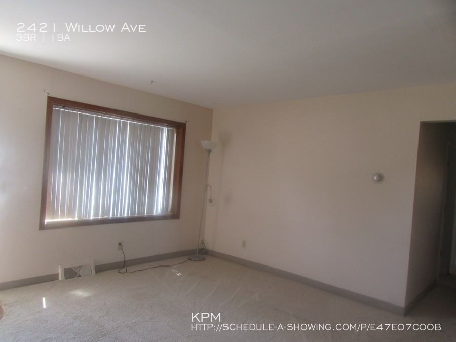 2421 Willow Ave - Photo 3 of 8