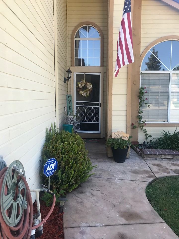 162 Victoria St - Photo 2 of 7