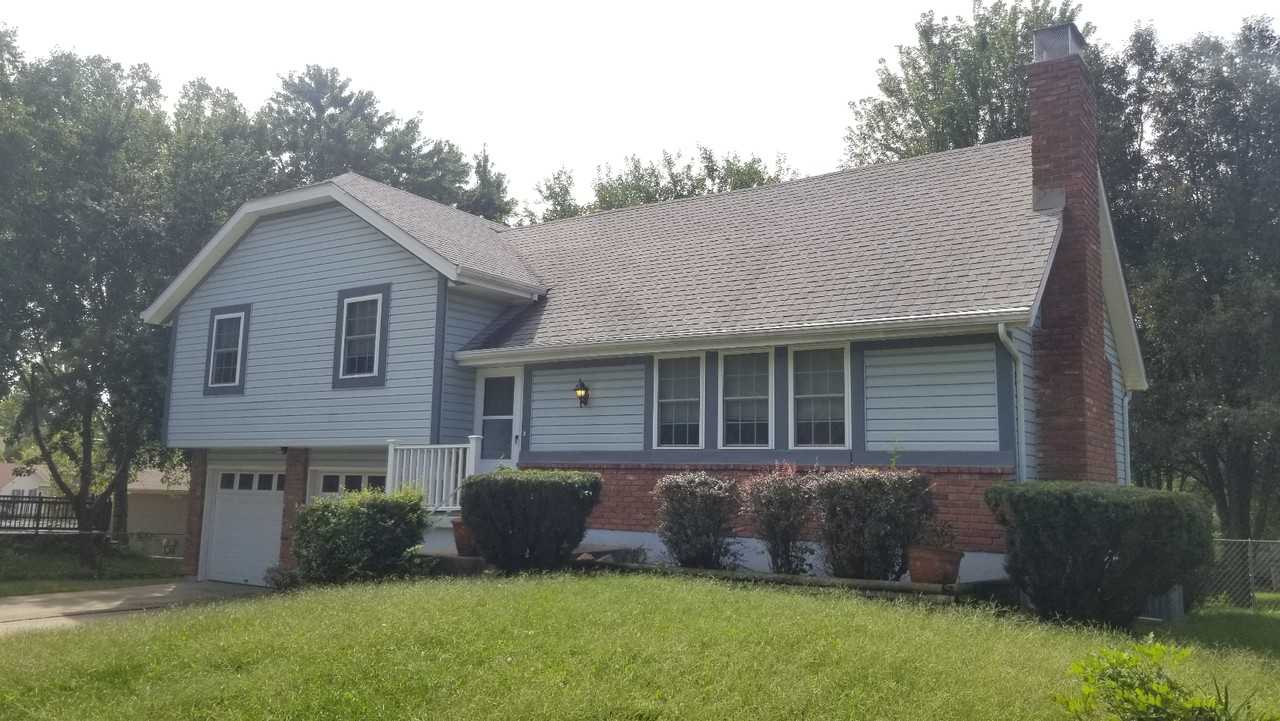 7901 Nw 85th Ter - Photo 2 of 32