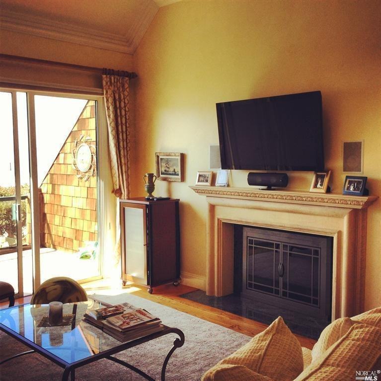 109 Paradise Drive - Photo 3 of 8