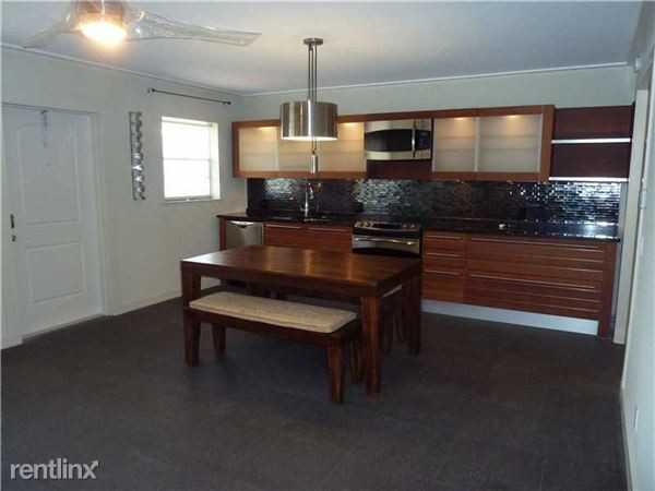 600 NE 7th Ave - Photo 3 of 13