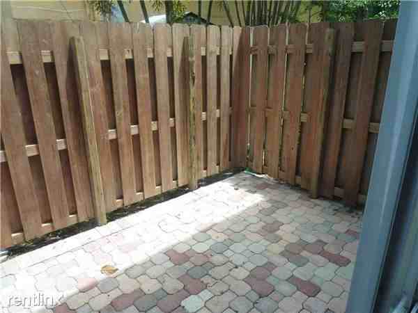 600 NE 7th Ave - Photo 2 of 13