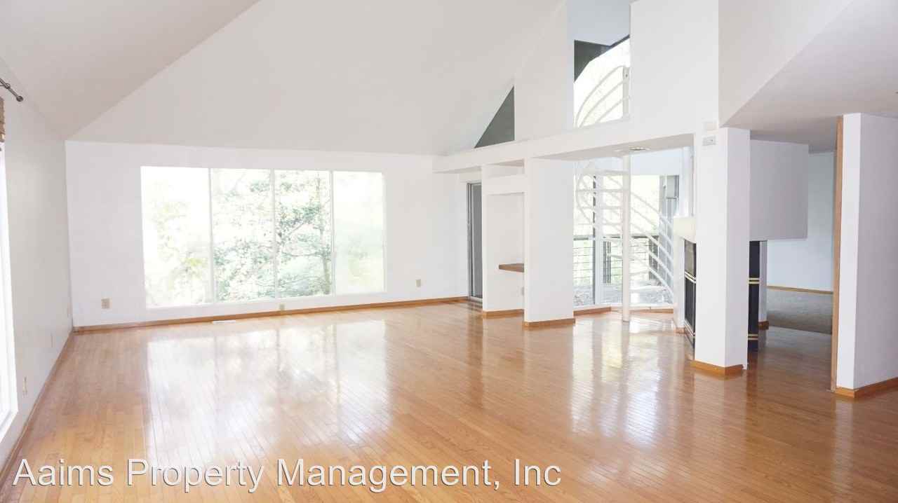 1812 Spruce St - Photo 2 of 31