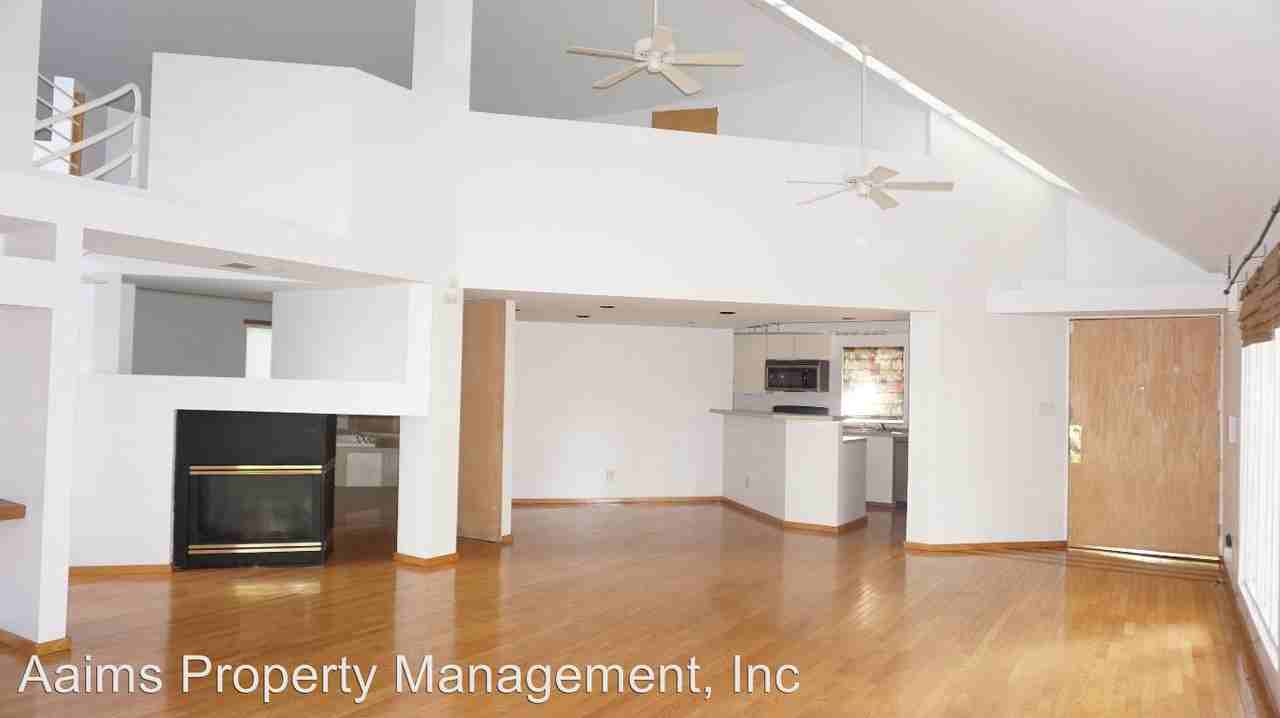 1812 Spruce St - Photo 3 of 31