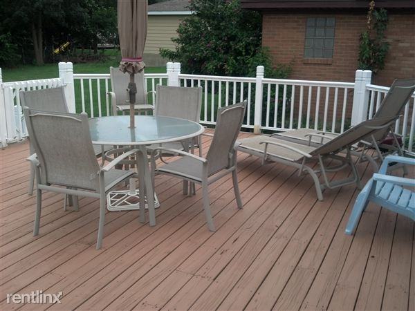 112 Hubbard Ct - Photo 3 of 12