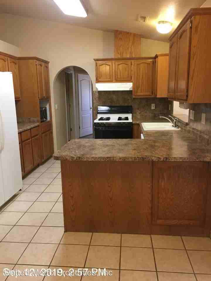 3400 N. Lynx Lake Drive - Photo 3 of 19