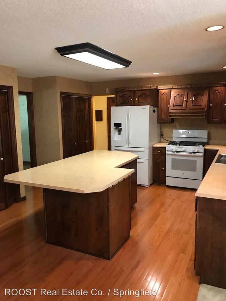 1141 Woodhaven Court - Photo 3 of 24