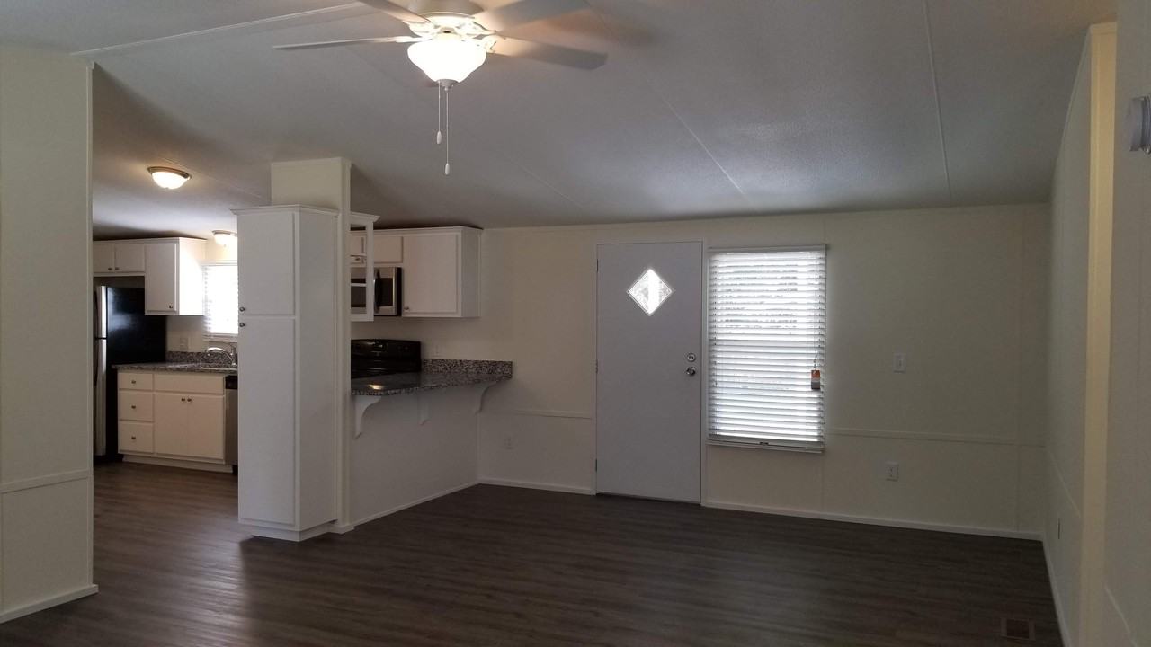 135 Jo-Katherine Lane - Photo 2 of 10