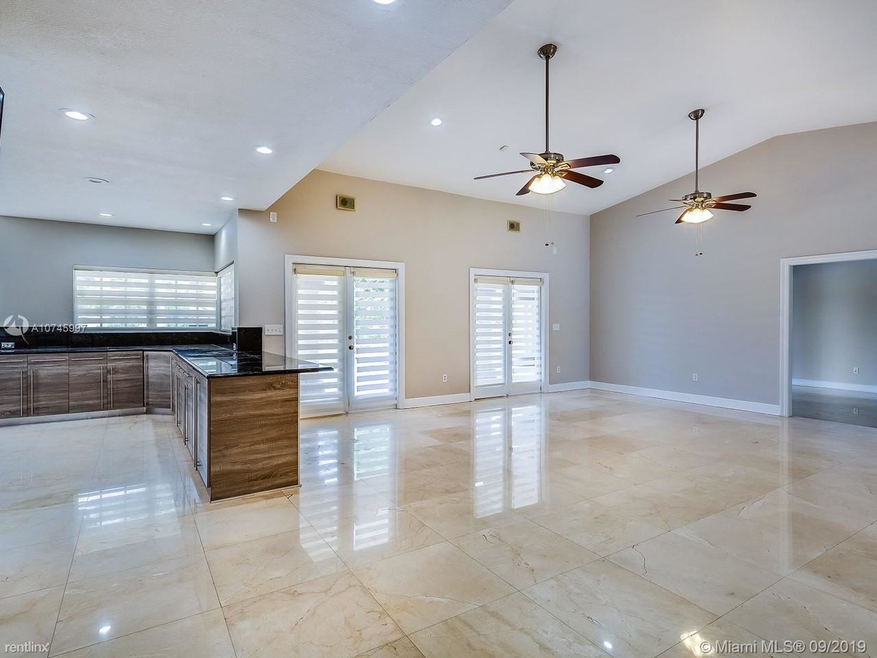 190 Nw 127th Ave - Photo 2 of 13