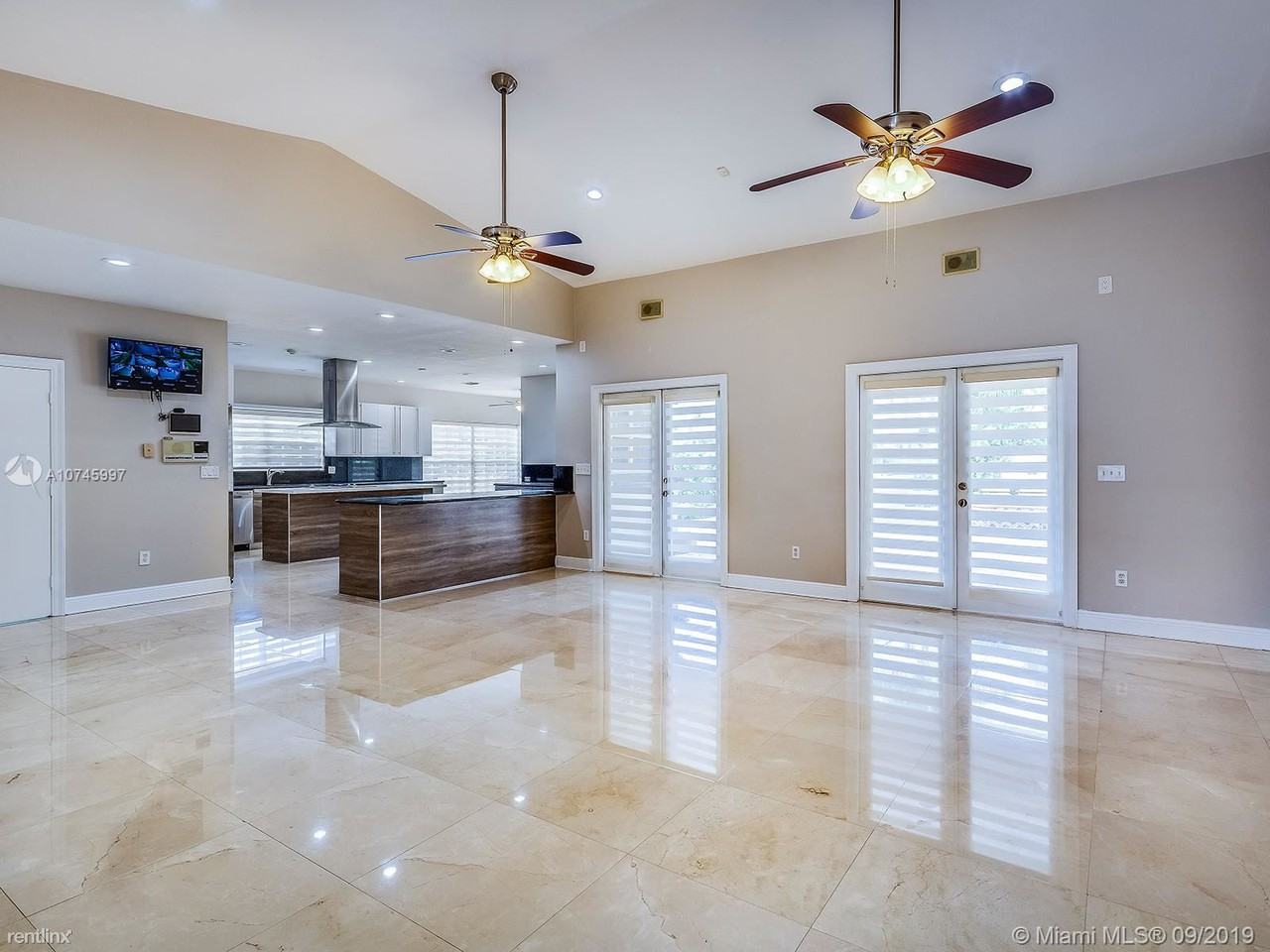 190 Nw 127th Ave - Photo 3 of 13