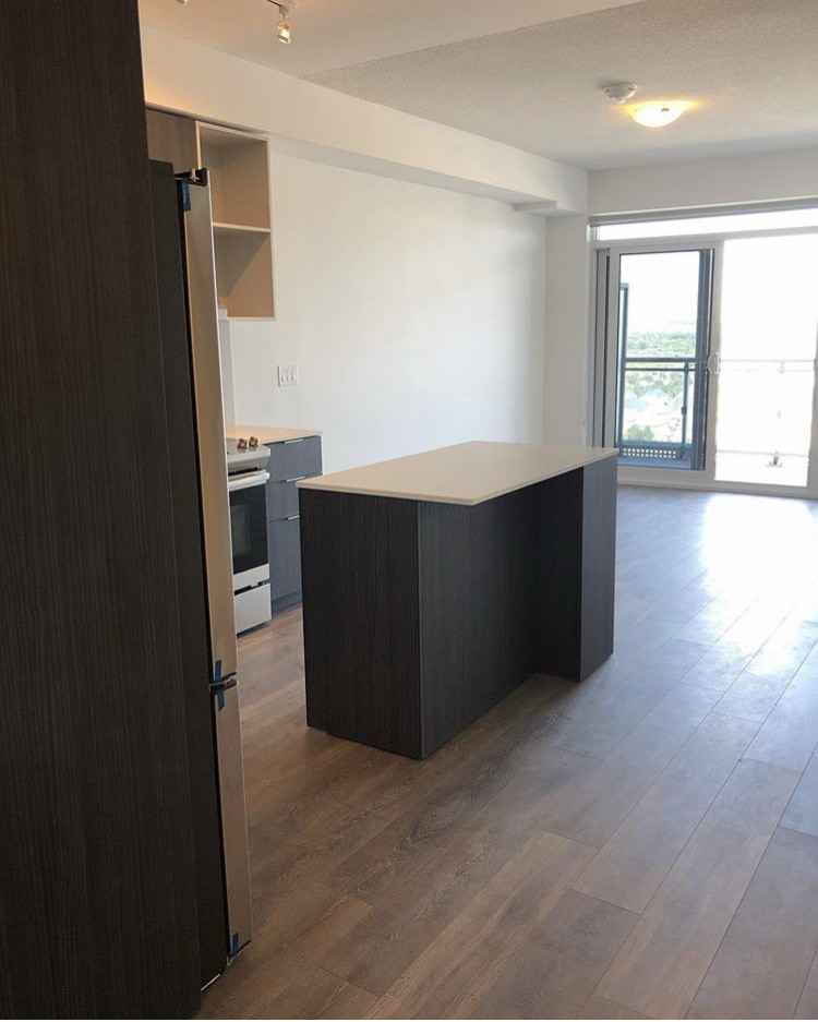 4532 Erin Mills Parkway - Photo 2 of 7