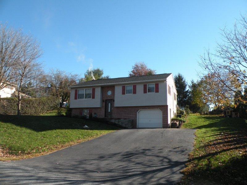 1050 Glenview Dr - Photo 2 of 11