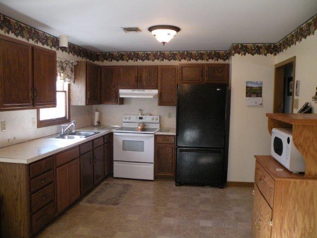 1050 Glenview Dr - Photo 3 of 11