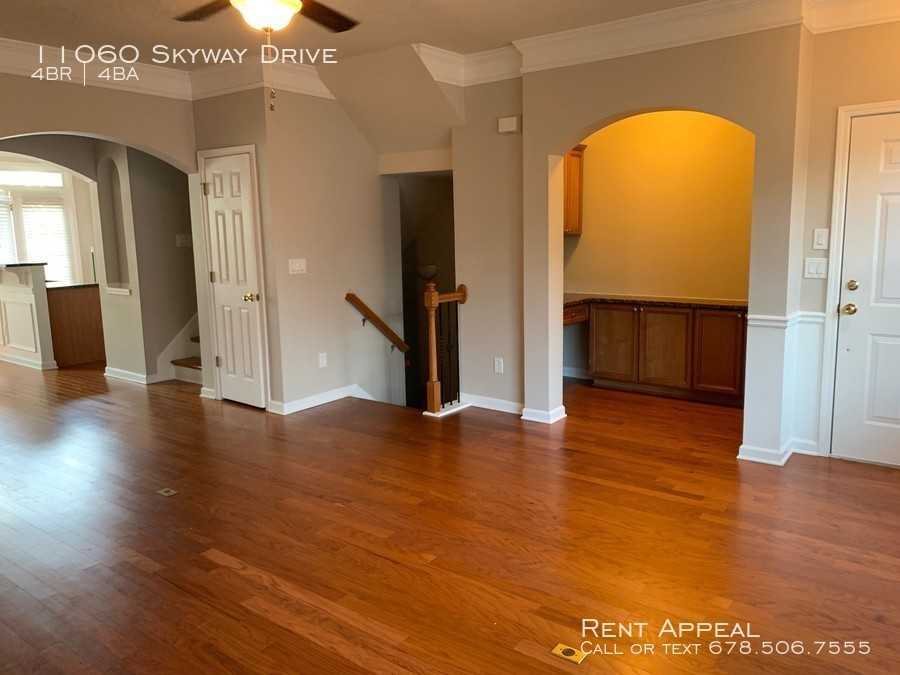 11060 Skyway Drive - Photo 3 of 41