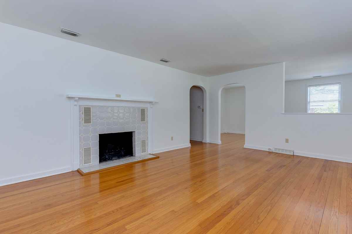 1330 Harbor Oaks Rd - Photo 3 of 12