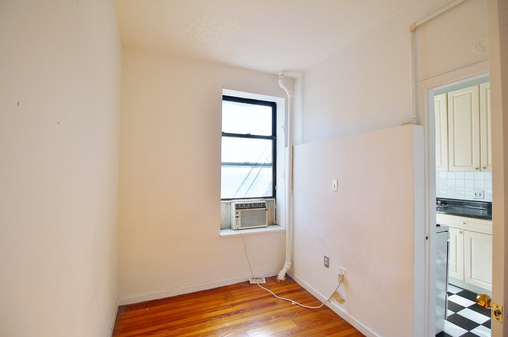 37 1/2 St Marks Place - Photo 2 of 11