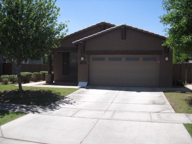 4271 E Vaughn Ave - Photo 2 of 33