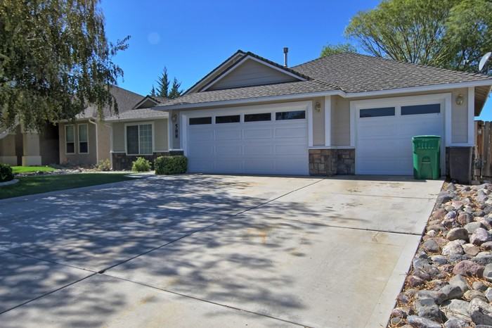 588 Wedge Lane - Photo 2 of 21