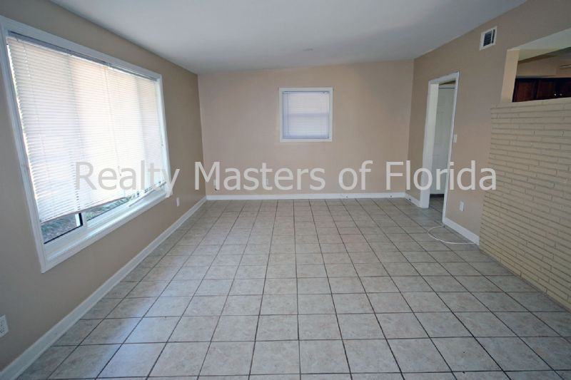 3975 Bonway Dr - Photo 3 of 17
