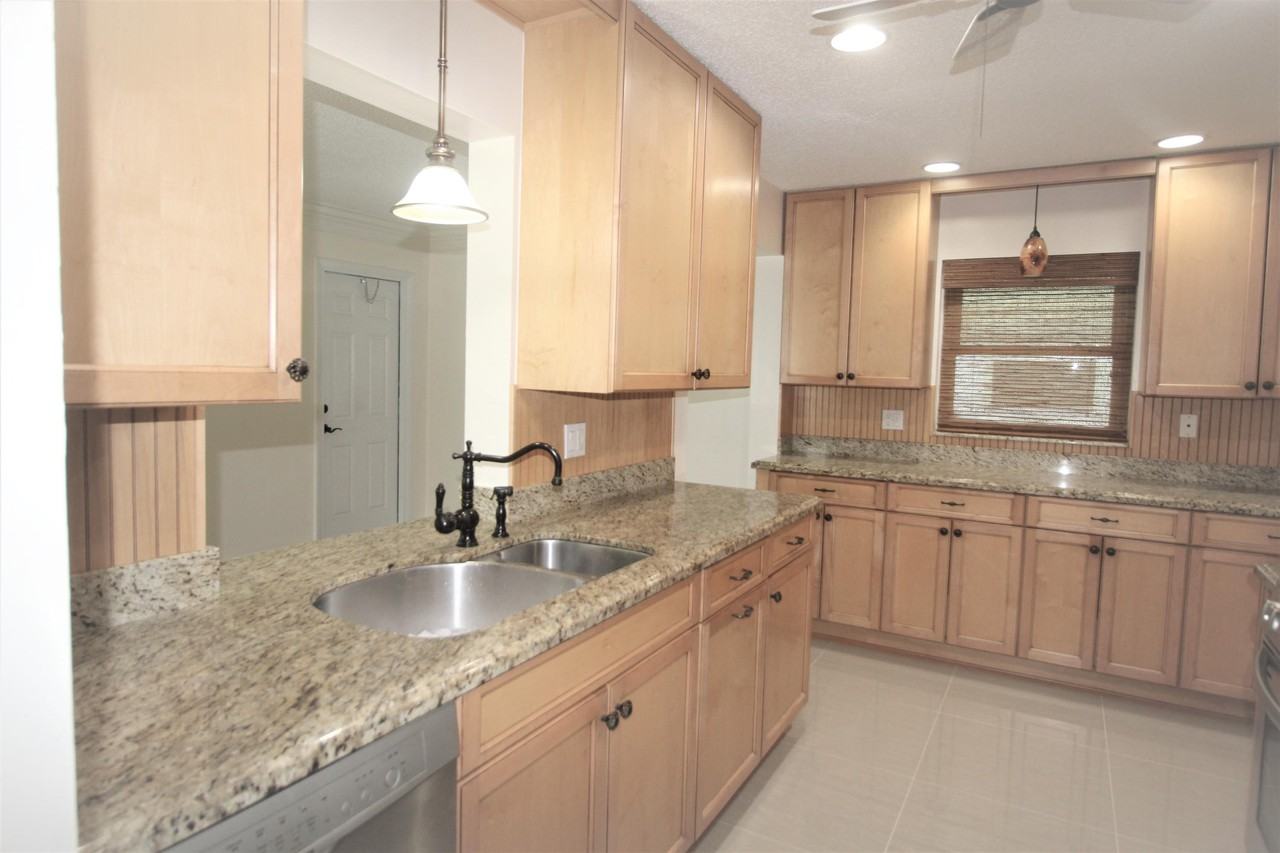 2380 Sw 9th Avenue - Photo 2 of 23