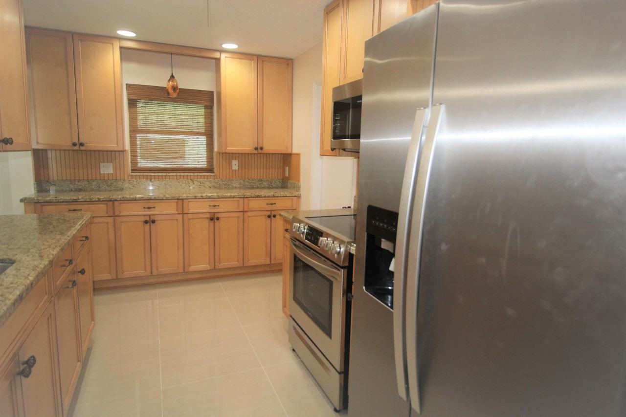 2380 Sw 9th Avenue - Photo 3 of 23