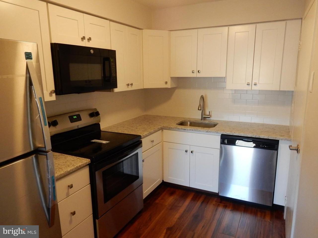 1085 Harbour Drive - Photo 2 of 11