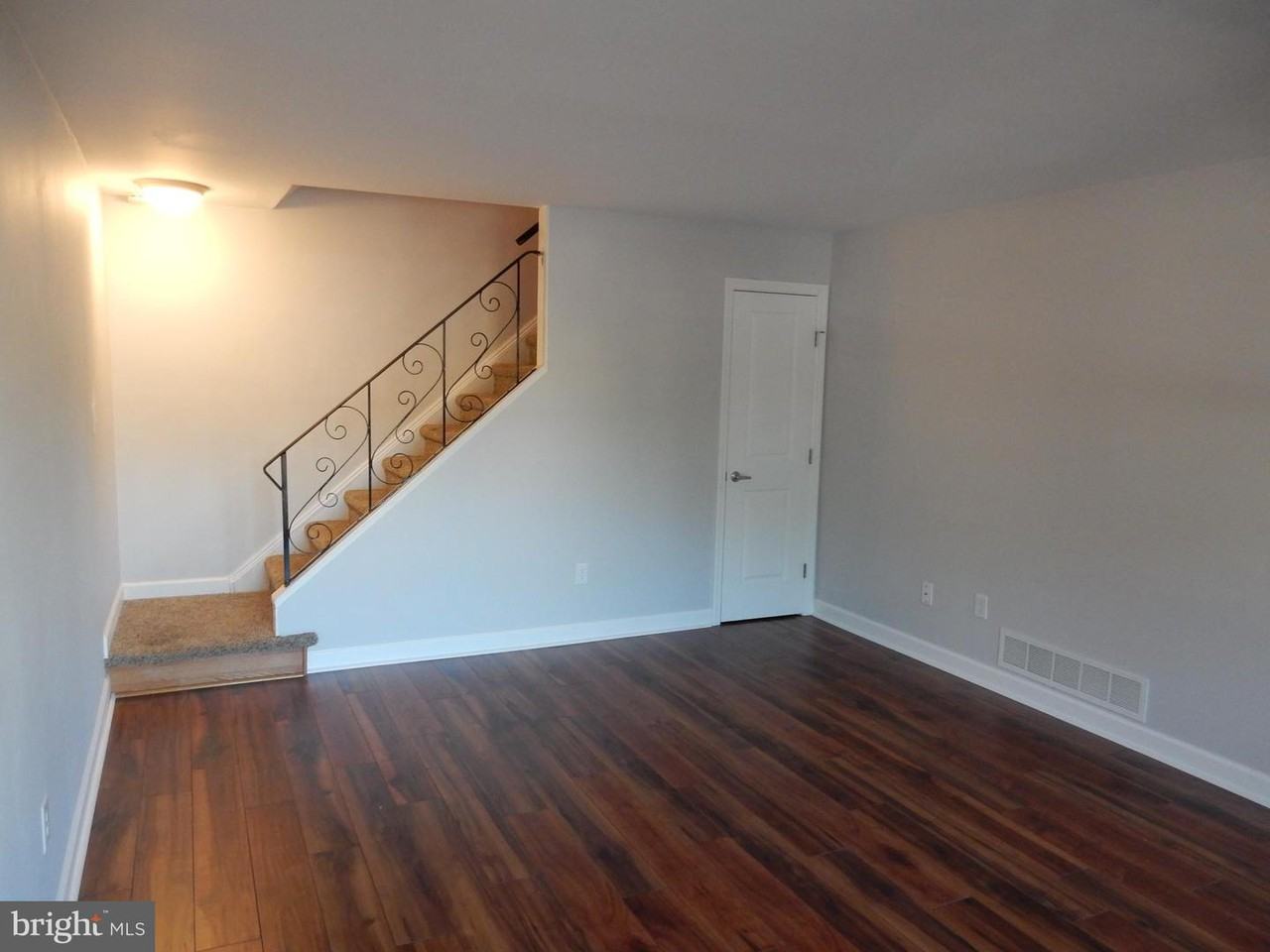 1085 Harbour Drive - Photo 3 of 11