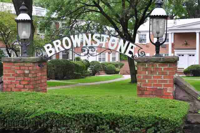 Brownstone and Main Union Apartments - Photo 3 of 5