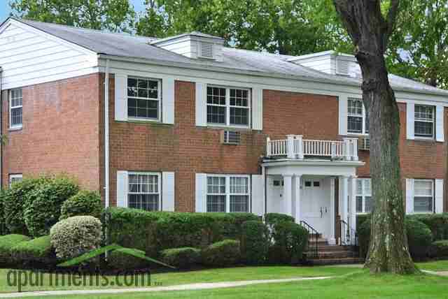 Brownstone and Main Union Apartments - Photo 2 of 5