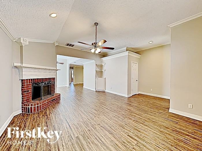 6102 Wall Street - Photo 2 of 16