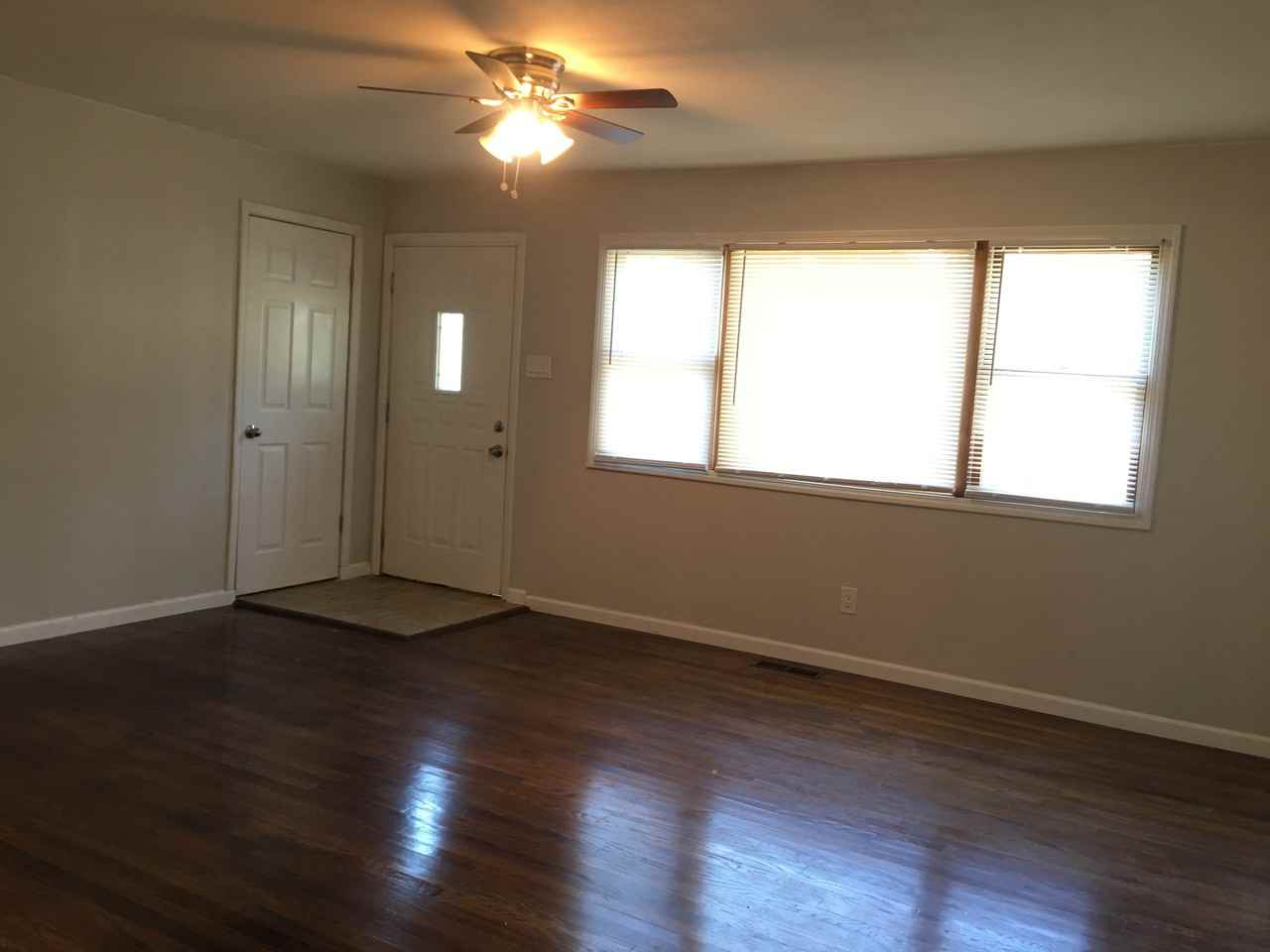1070 Ozment Drive - Photo 3 of 10
