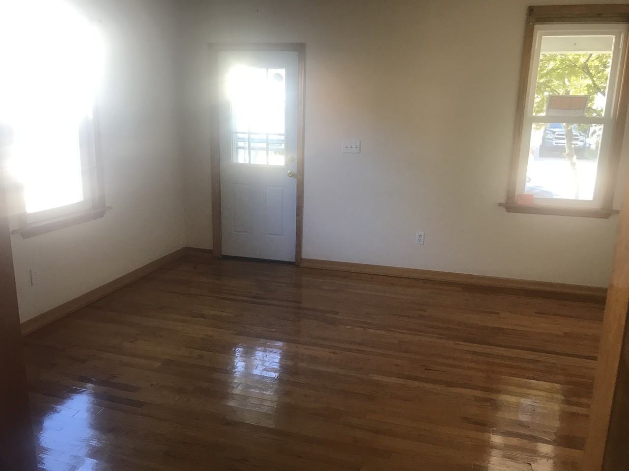 442 Schuyler Ave - Photo 3 of 5