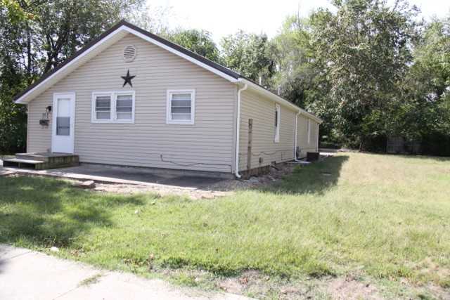 305 N Stotlar St - Photo 2 of 19