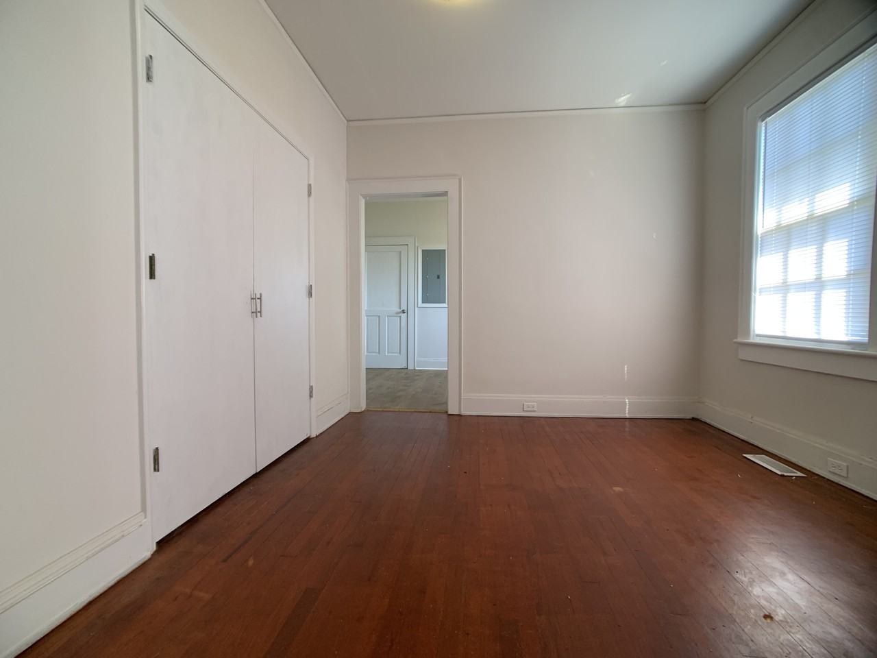 207 E 1st St - Photo 3 of 9